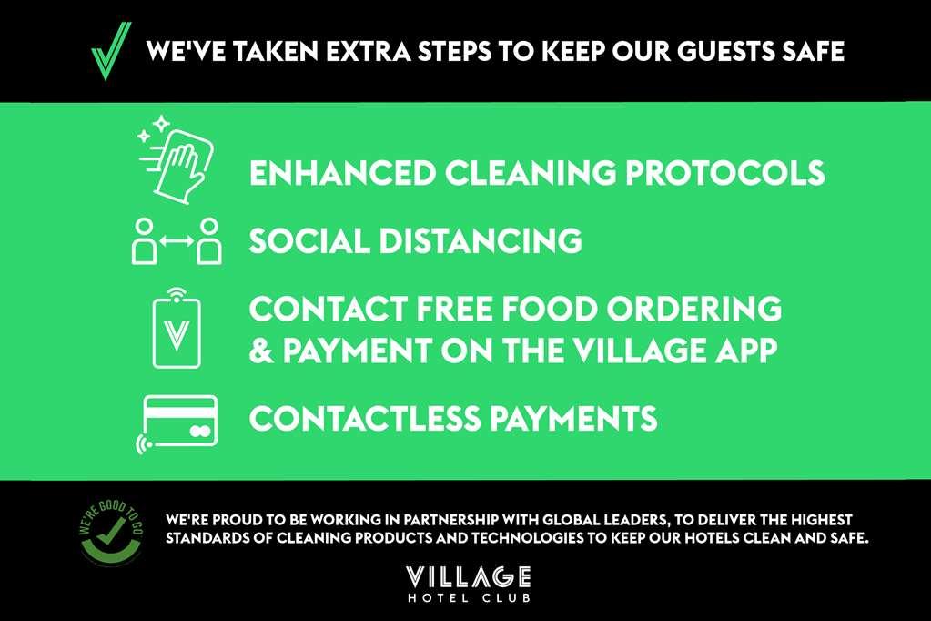 Village Hotel Birmingham ウォールソール ロゴ 写真